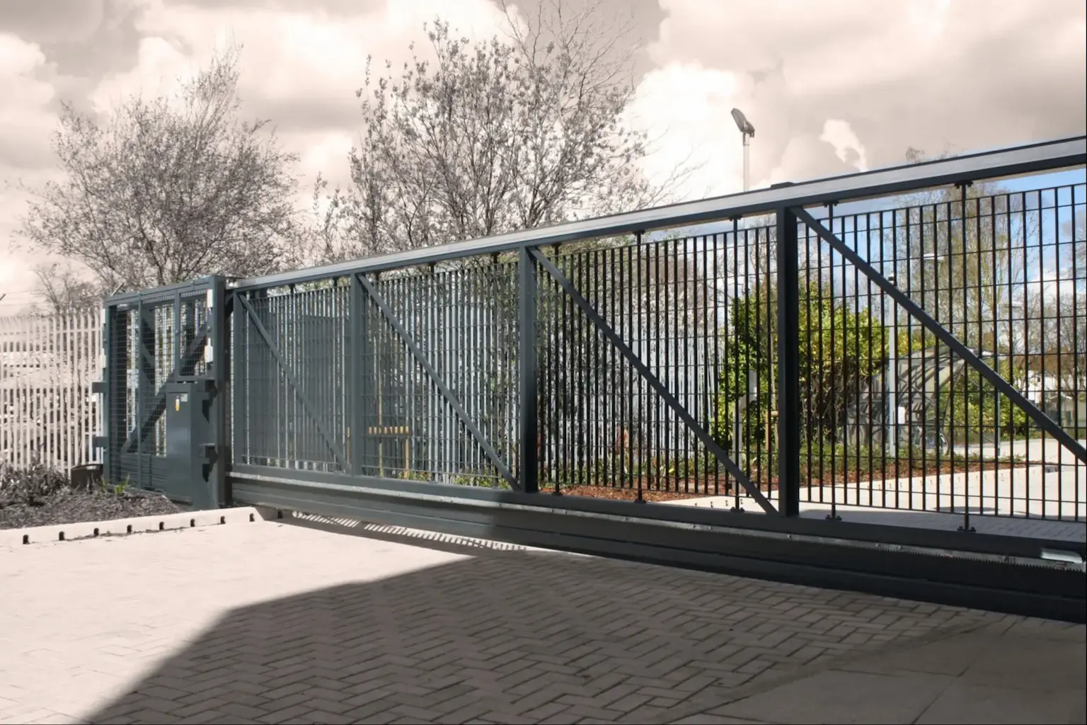 Automatic Cantilever Gate